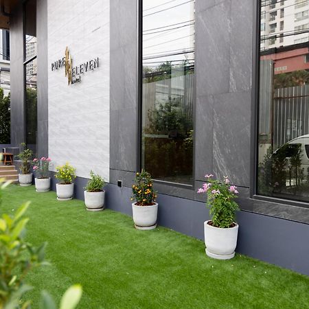 Pure Eleven Hotel Bangkok Makkasan Bagian luar foto
