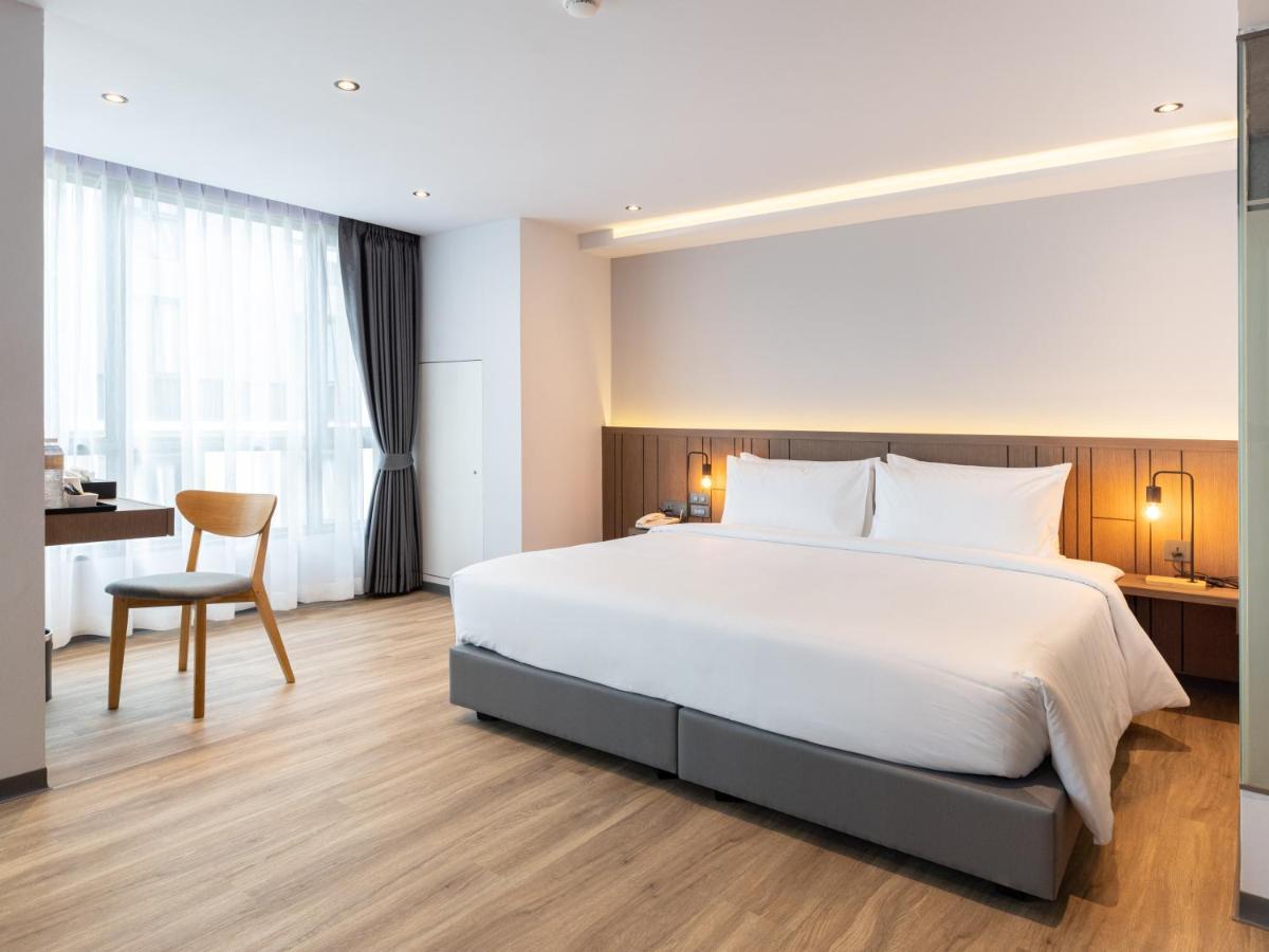 Pure Eleven Hotel Bangkok Makkasan Bagian luar foto