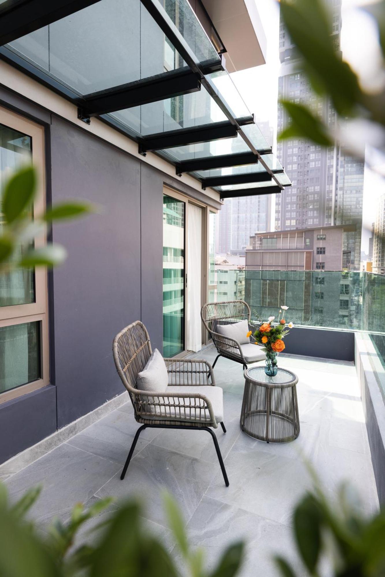 Pure Eleven Hotel Bangkok Makkasan Bagian luar foto